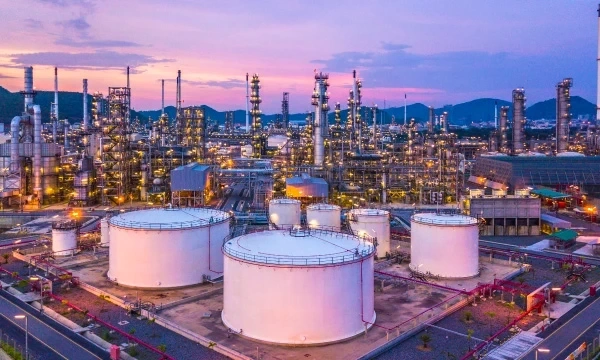 Safeguarding an oil refinery against cyber threats