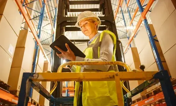 A connected future in manufacturing with intelligent digital platforms A connected future in manufacturing with intelligent digital platforms