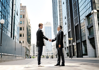 Enabling business transactions through seamless integration of mainframe systems